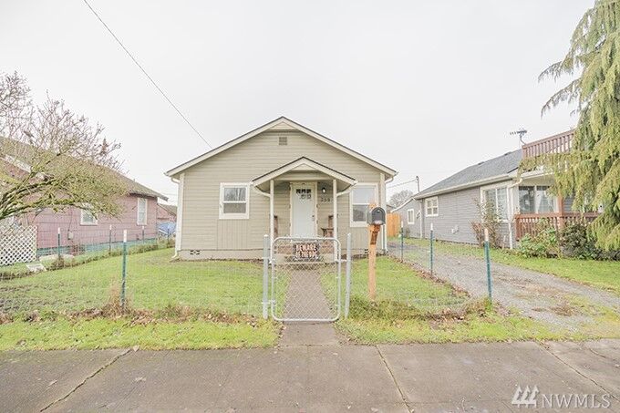Property Photo:  259 22nd Ave  WA 98632 