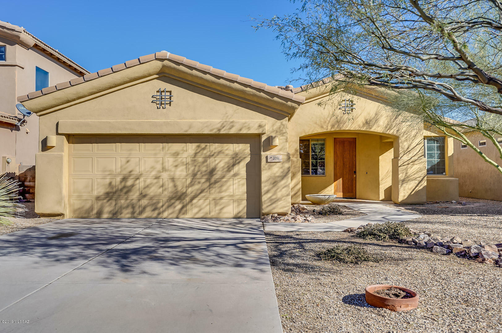 Property Photo:  2096 N Avenida Mena  AZ 85614 