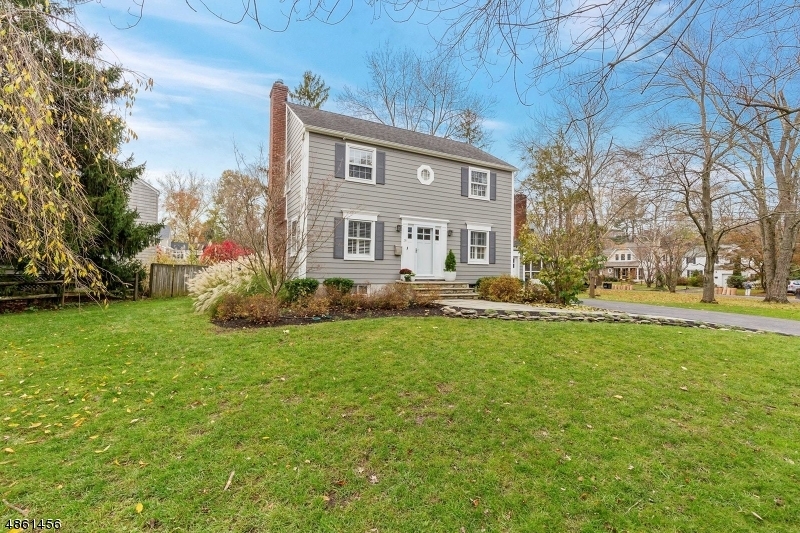 Property Photo:  36 Holmes Oval  NJ 07974 