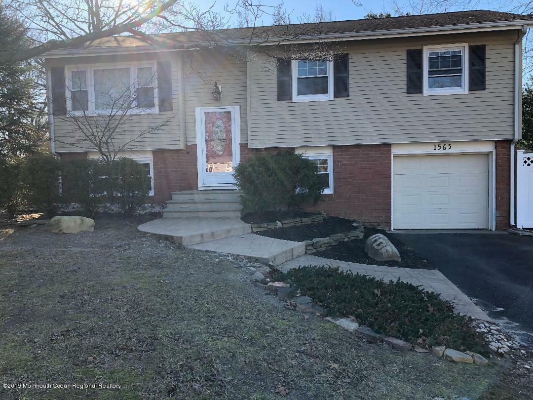 Property Photo:  1565 Windsor Avenue  NJ 08753 