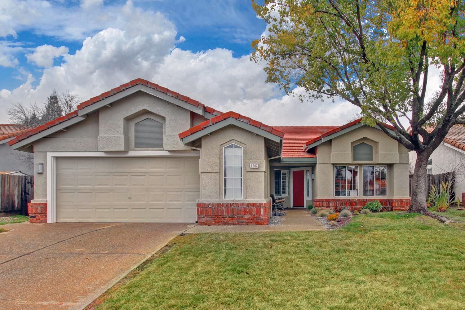 Property Photo: 1707 Gateforth Drive CA 95747