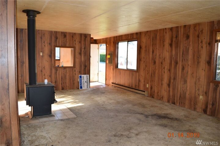 Property Photo:  301 Caledonia  WA 98257 