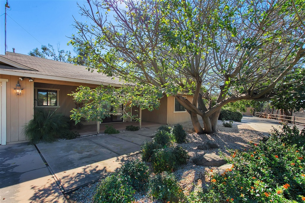 Property Photo:  14255 Cane Rd  CA 92082 