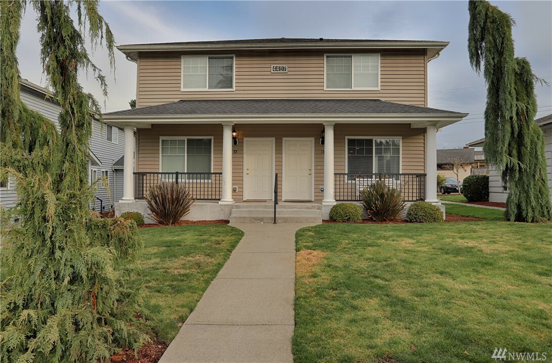 Property Photo:  4407 Hoyt Ave Abcd  WA 98203 