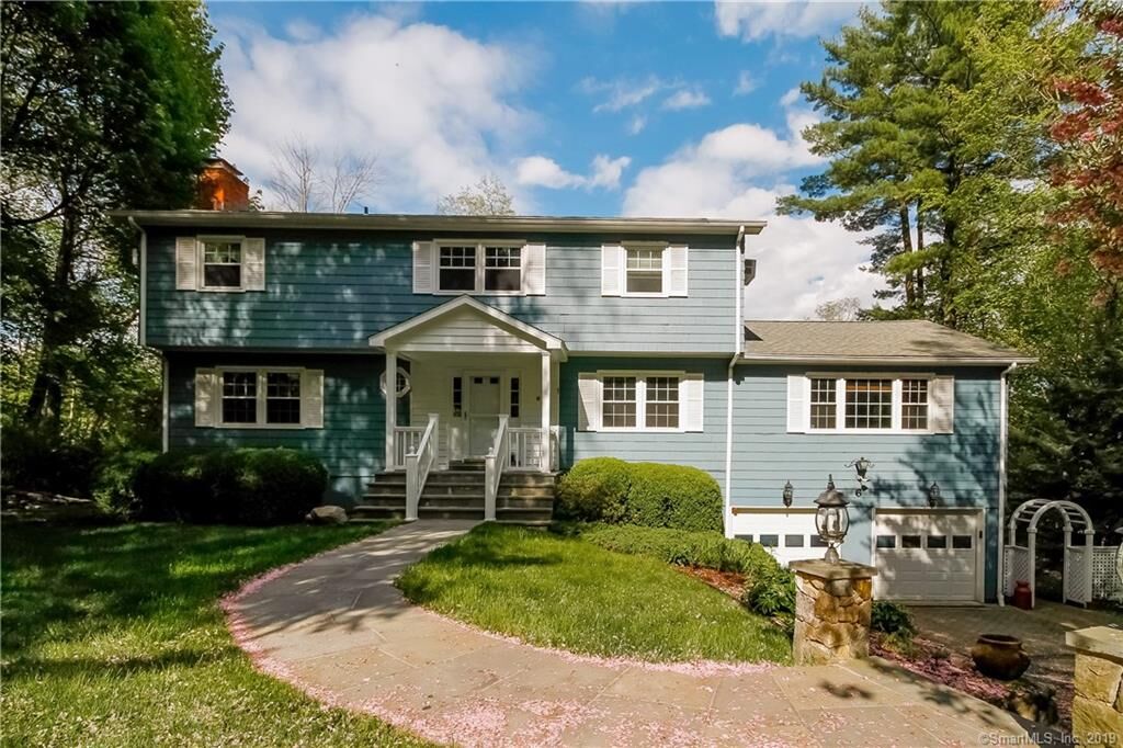 Property Photo:  6 Saint George Place  CT 06880