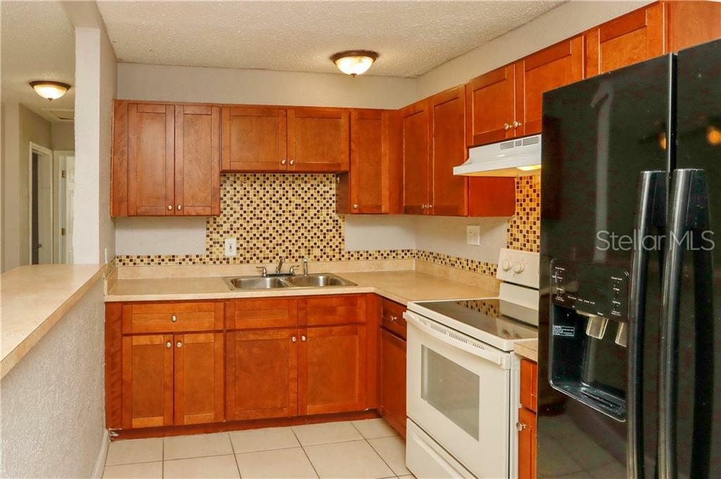 Property Photo: 4204 W Bay View Avenue FL 33611