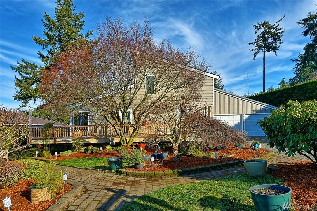 Property Photo:  5825 Central Dr  WA 98275 
