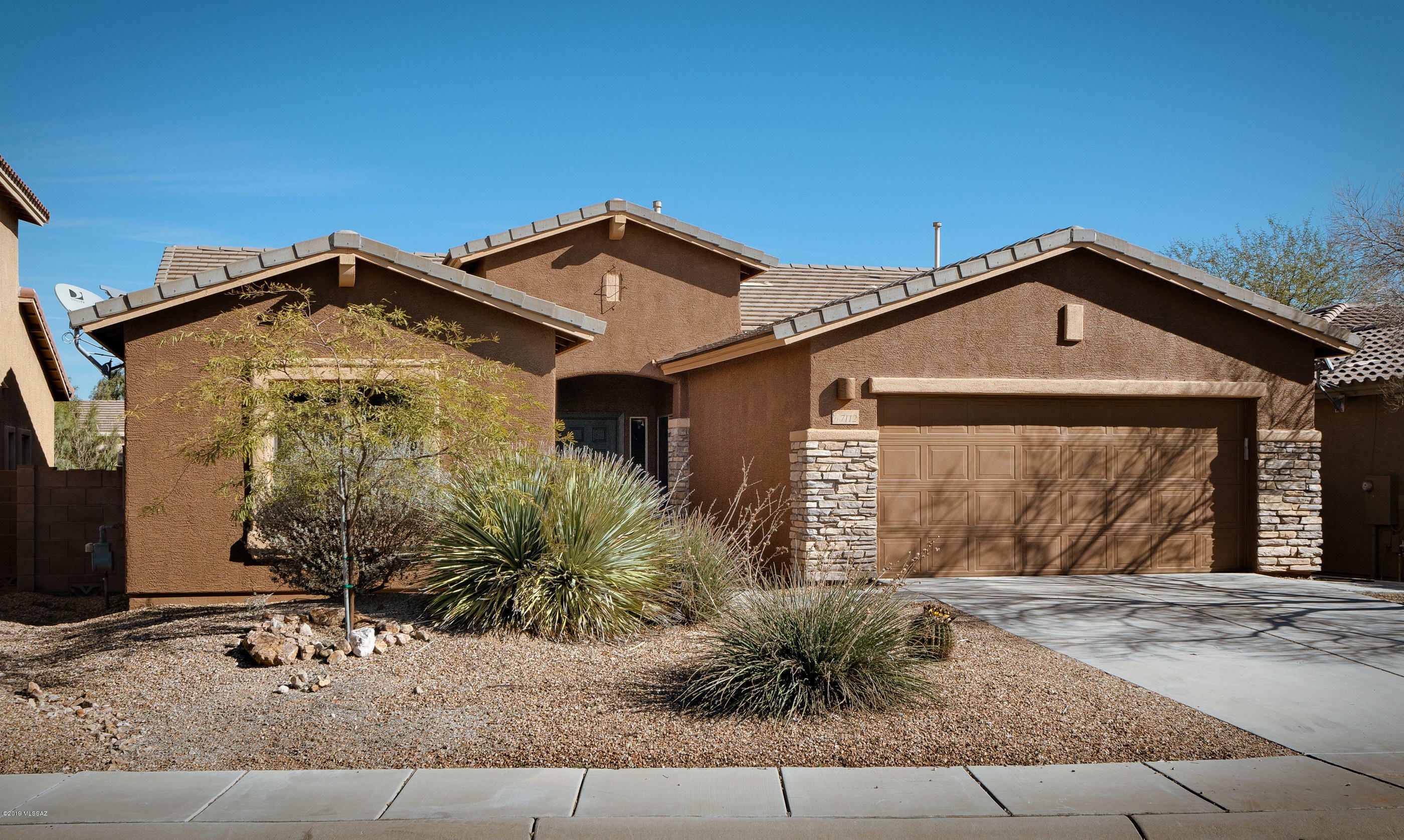 Property Photo:  7112 W Amber Burst Court  AZ 85743 