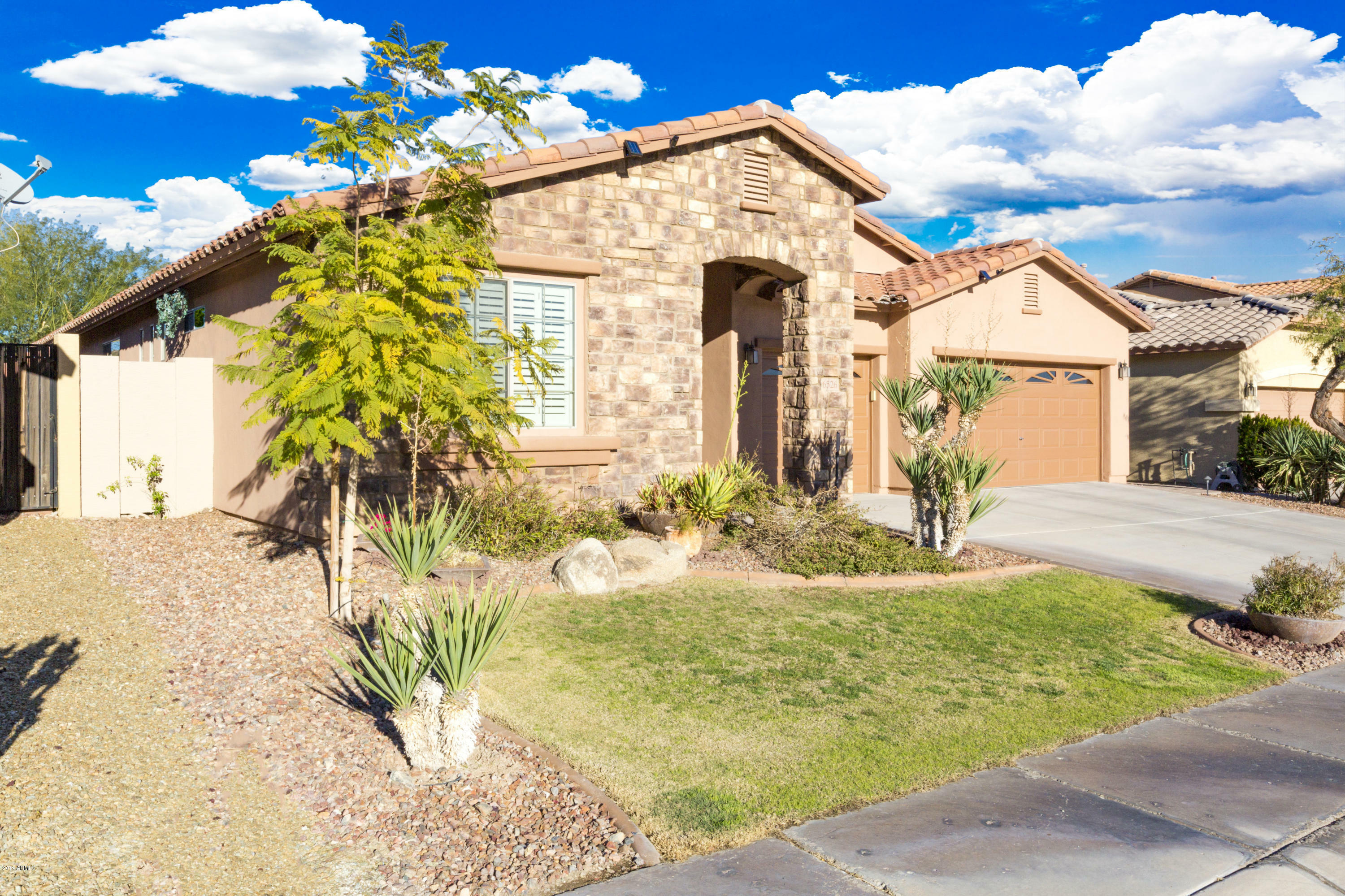 Property Photo:  6526 W Bent Tree Drive  AZ 85083 