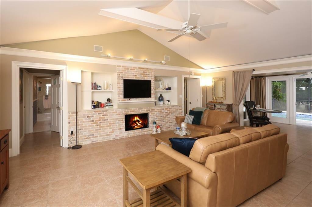 Property Photo:  915 Indian Beach Drive  FL 34234 