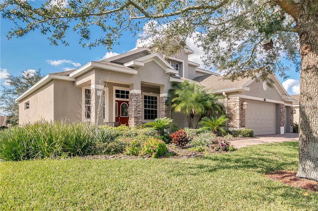 Property Photo:  3810 Thornewood Way  FL 34711 