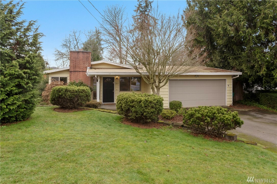 Property Photo:  705 17th Ave W  WA 98033 