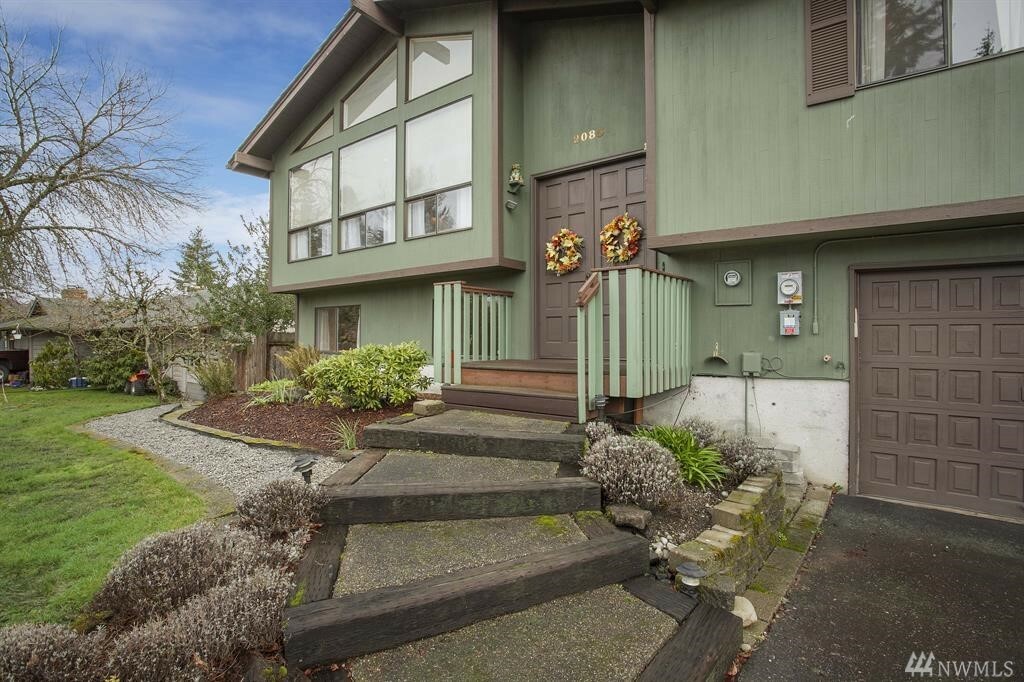Property Photo: 2085 Lincoln Ave SE WA 98366