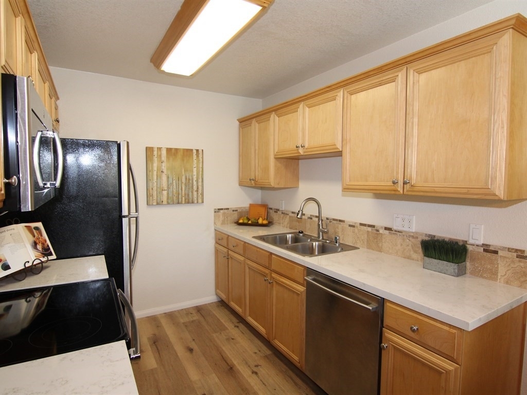 Property Photo: 2041 E Grand Ave 17 CA 92027