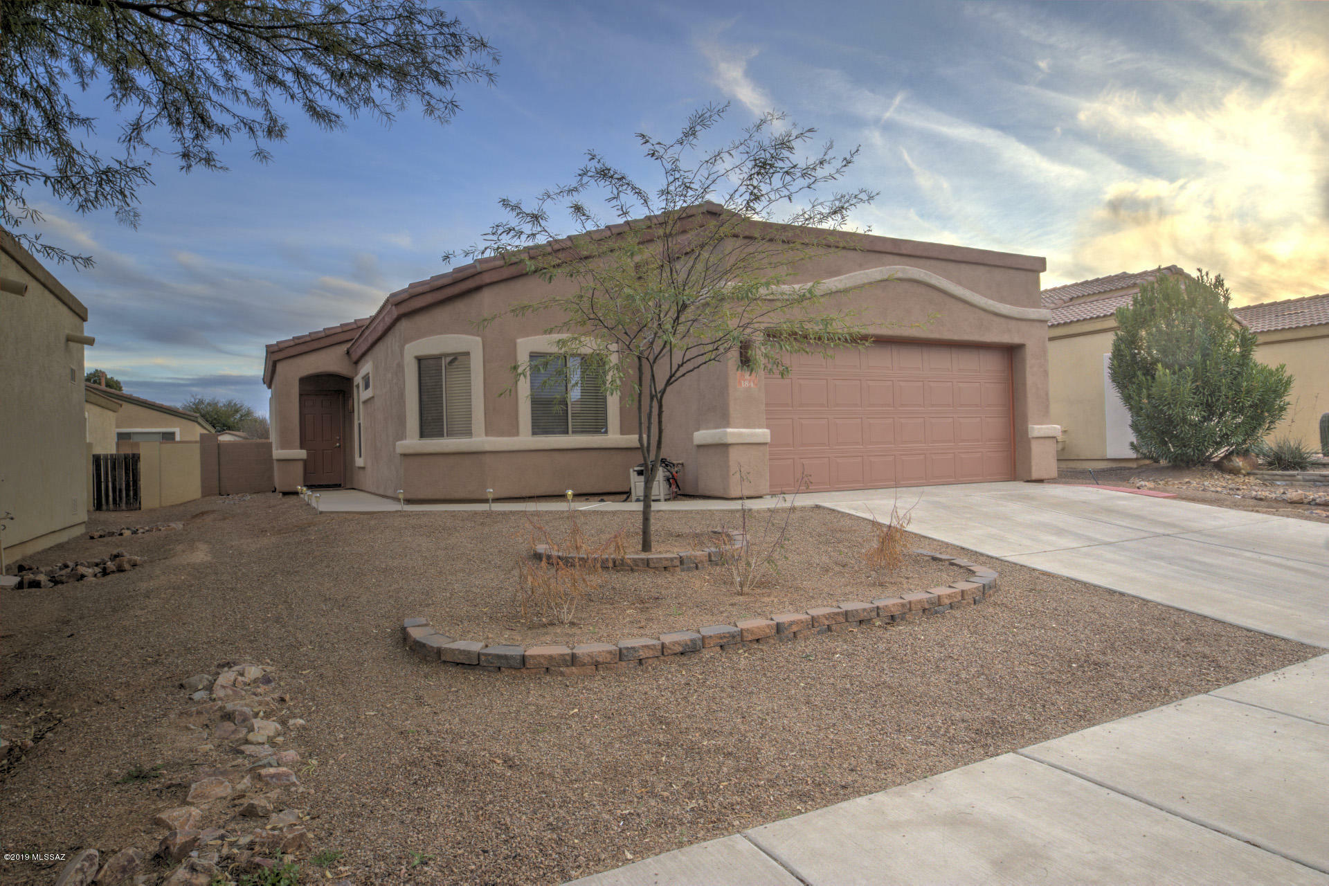 Property Photo:  184 E Placita Nubes De Agua  AZ 85629 