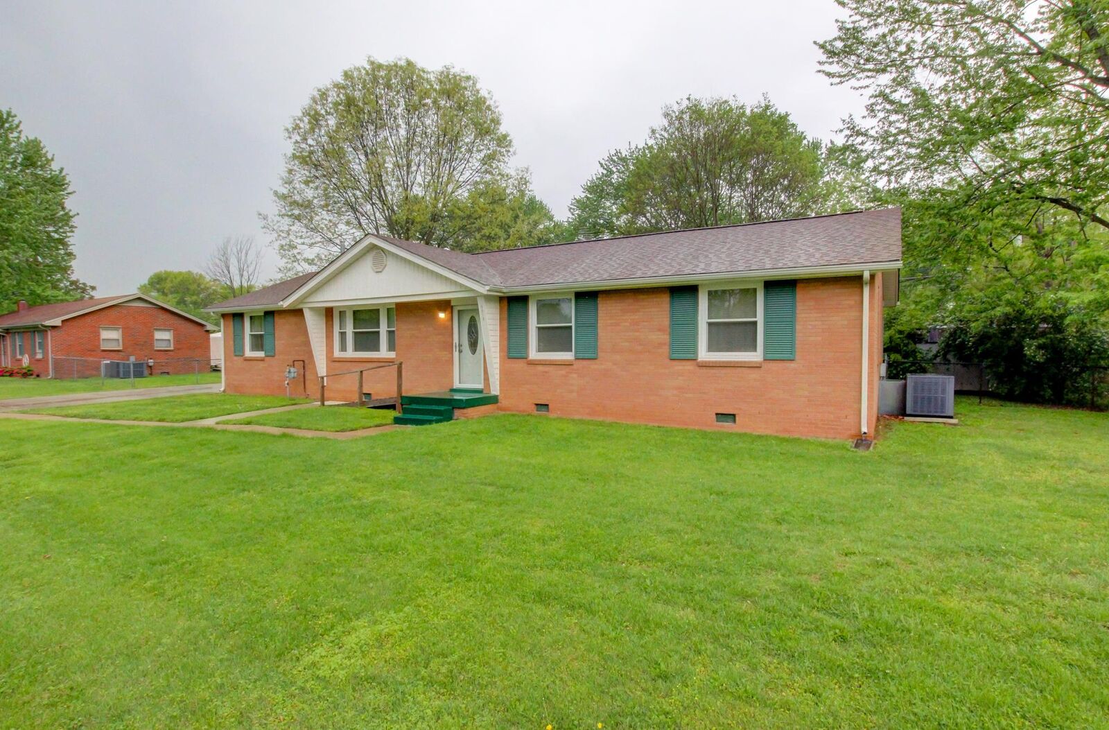 Property Photo: 5012 Collinwood Dr TN 37042