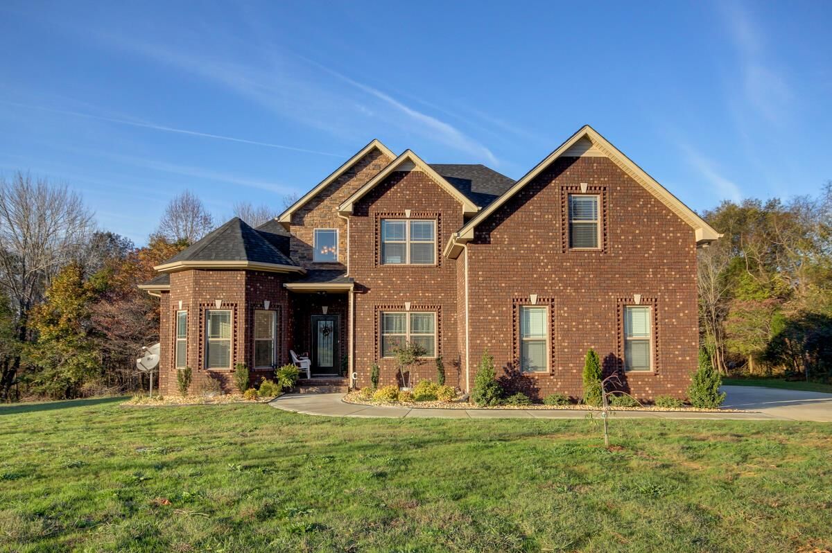 Property Photo: 1587 Chapel Ridge Rd TN 37040