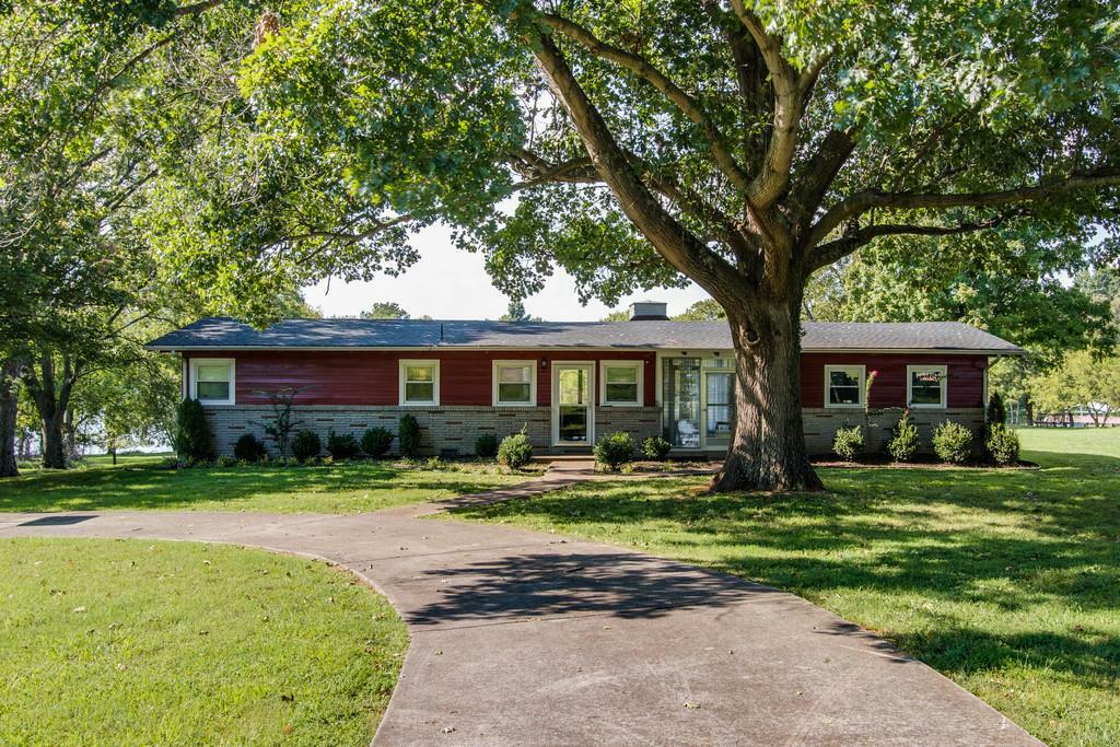 Property Photo: 915 Lake Park Dr TN 37066