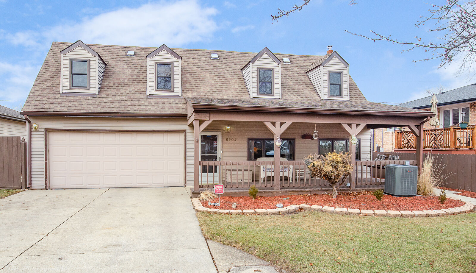 Property Photo: 5904 West 90th Place IL 60453