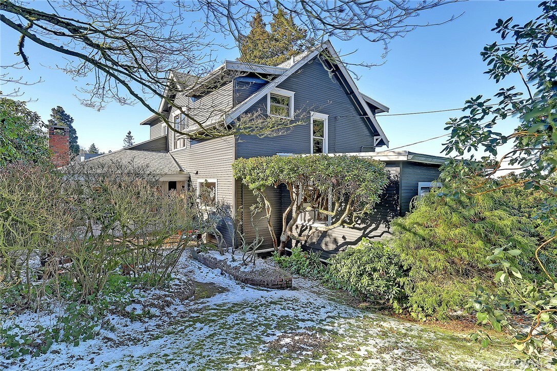 Property Photo:  4663 36th Ave W  WA 98199 