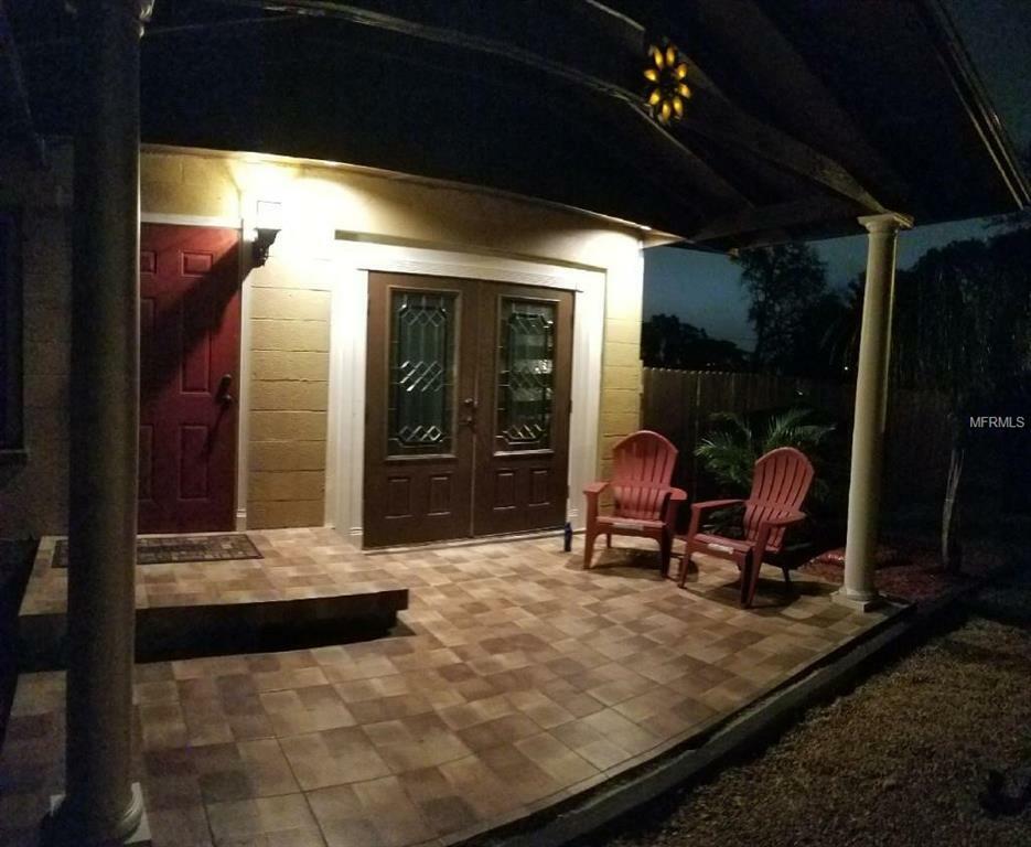 Property Photo: 615 25th Avenue E FL 34208