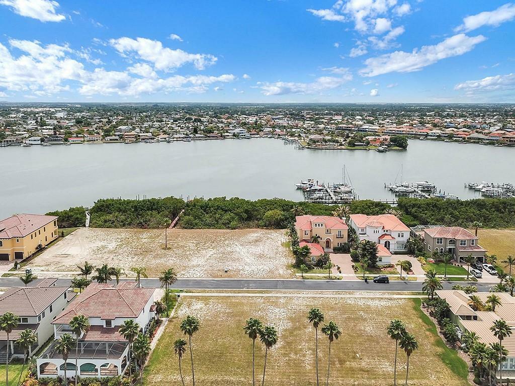 Property Photo:  6110 Lagomar Lane  FL 33572 