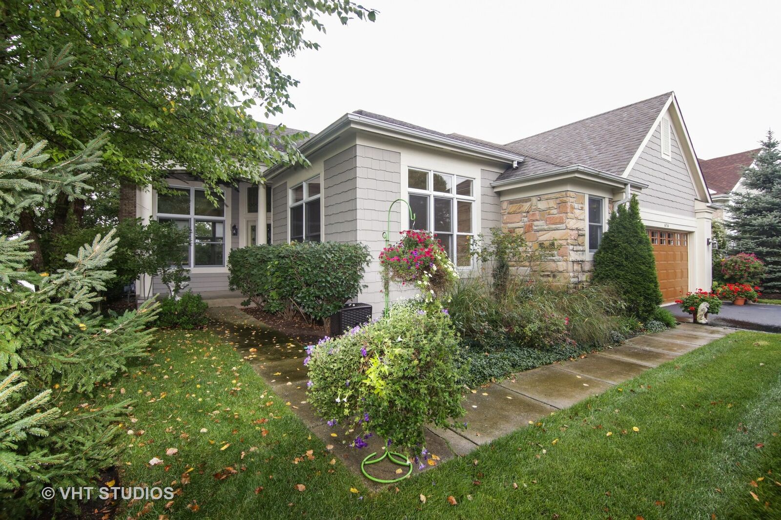 Property Photo: 676 Masters Lane IL 60015