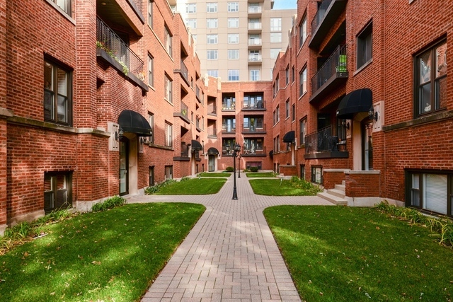 Property Photo: 902 West Winona Street 3N IL 60640