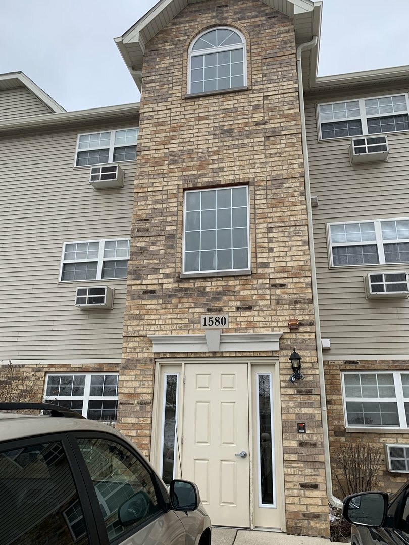 Property Photo: 1580 West Sand Bar Court 3B IL 60073
