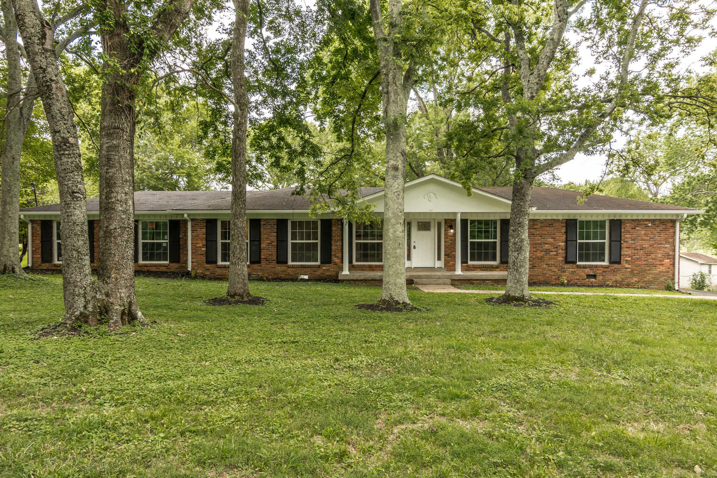 Property Photo: 207 Lake Terrace Dr TN 37075