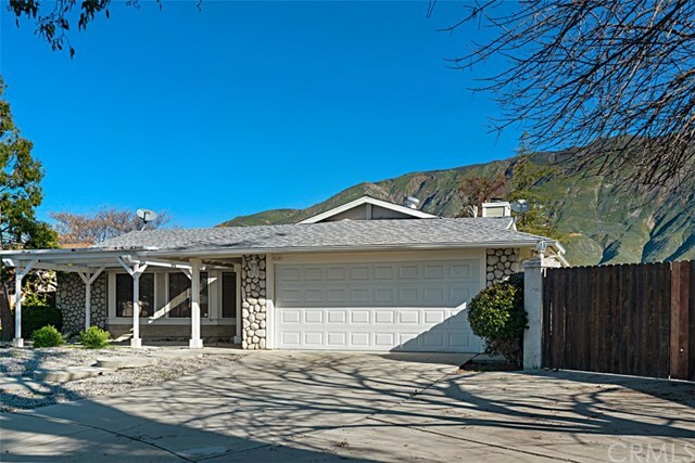 Property Photo:  215 Yellowstone Court  CA 92583 