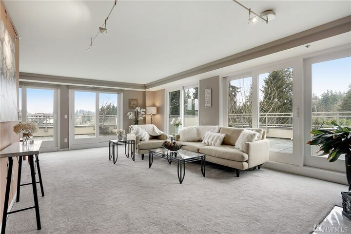 Property Photo: 11011 NE 12th St 505 WA 98004