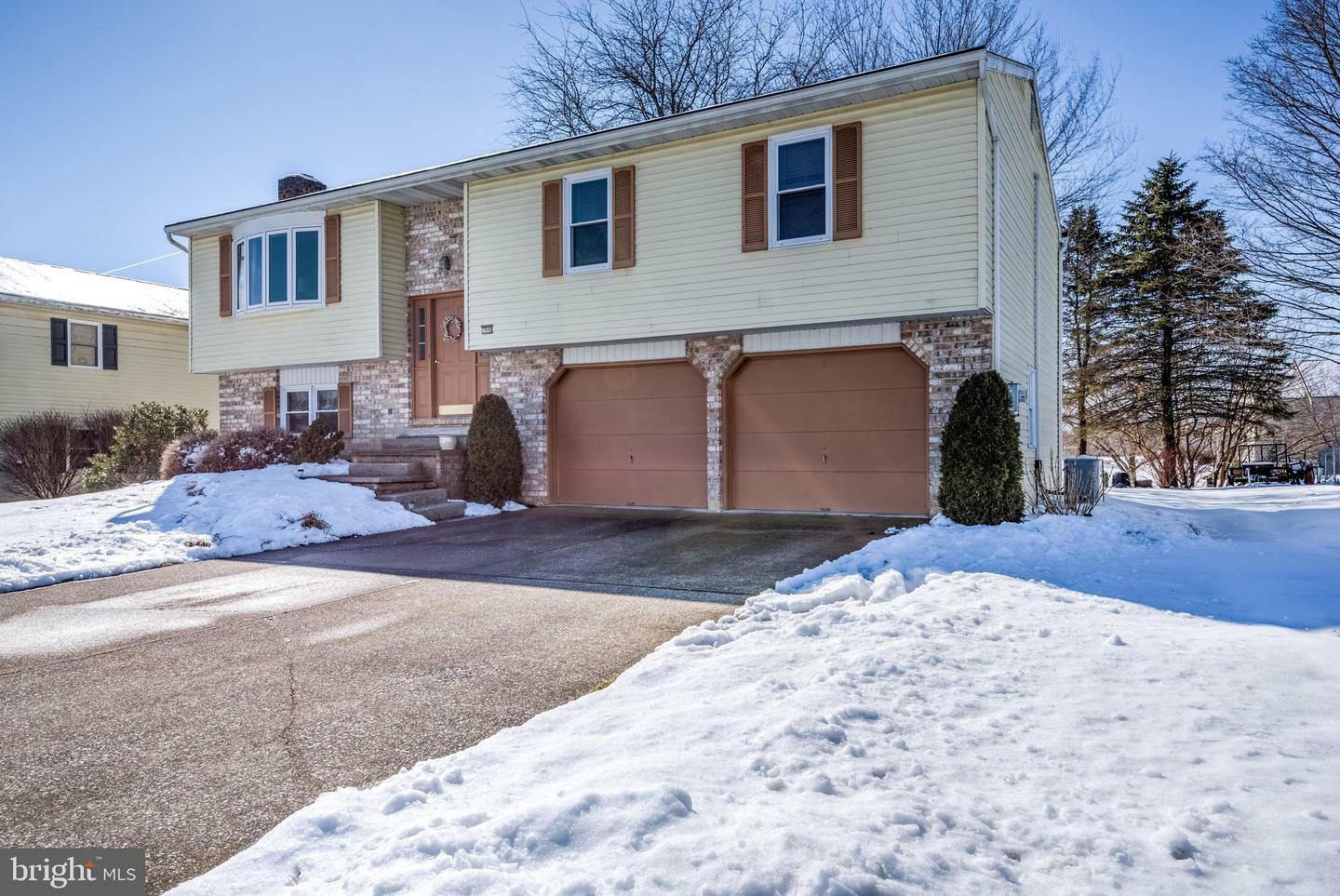 Property Photo:  2806 W Rosegarden Boulevard  PA 17055 