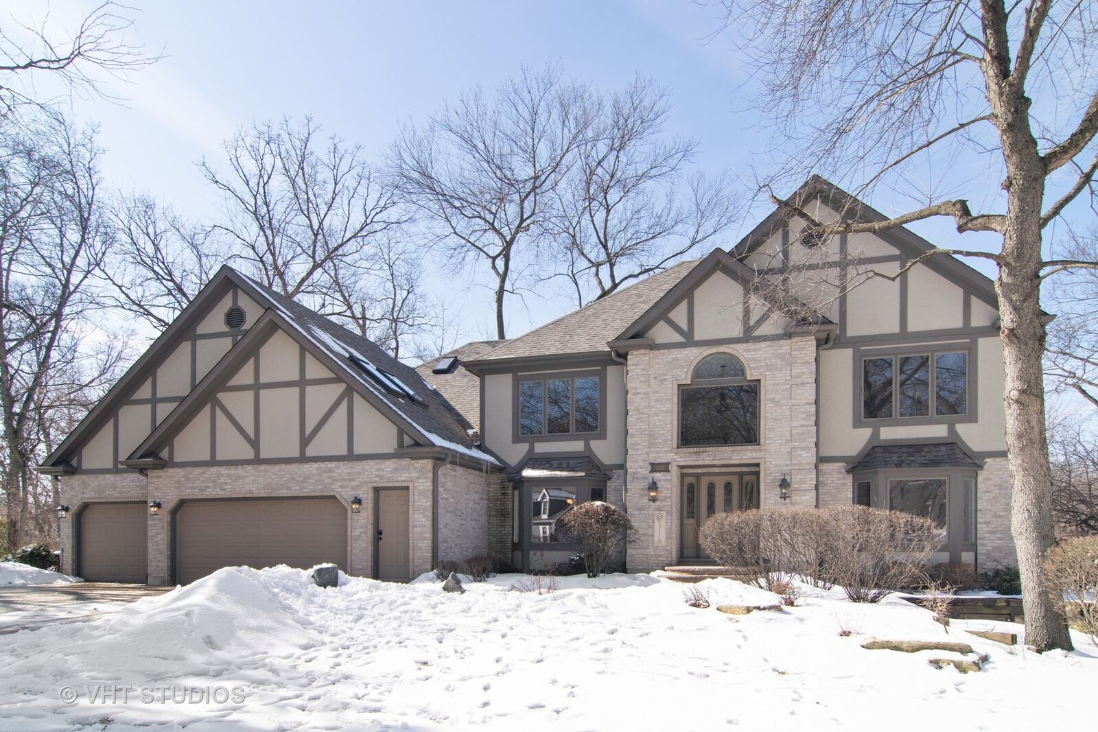 Property Photo: 1000 Trillium Trail IL 60185