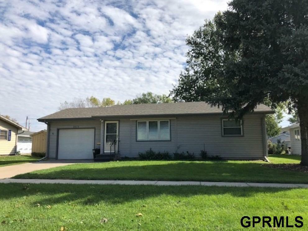 Property Photo:  1818 N York  NE 68467 