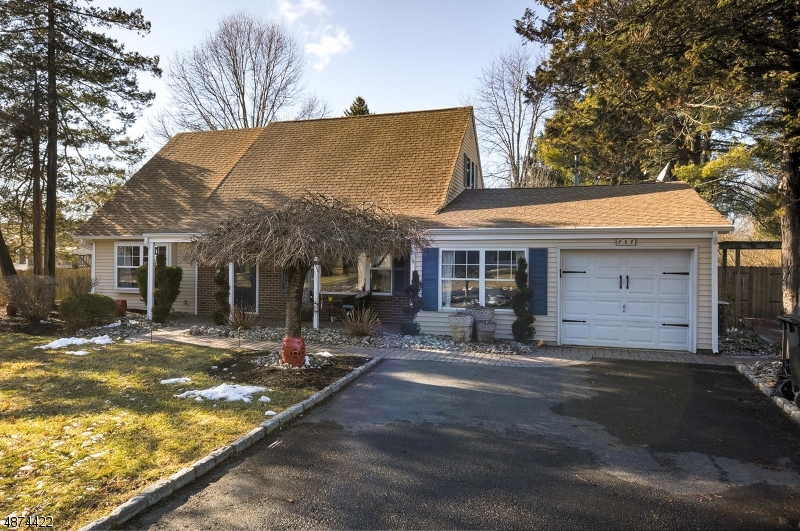 Property Photo:  8 Dahlia Rd  NJ 08873 