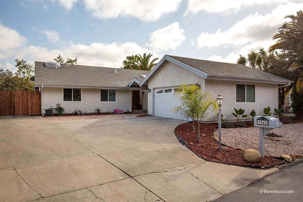 Property Photo: 1042 Silver Stallion Dr CA 92081