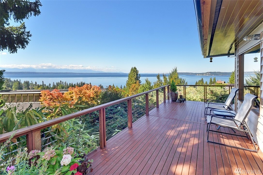 Property Photo:  7330 172 St SW  WA 98026 