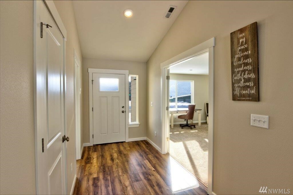 Property Photo: 52 Manzanita Dr WA 98831