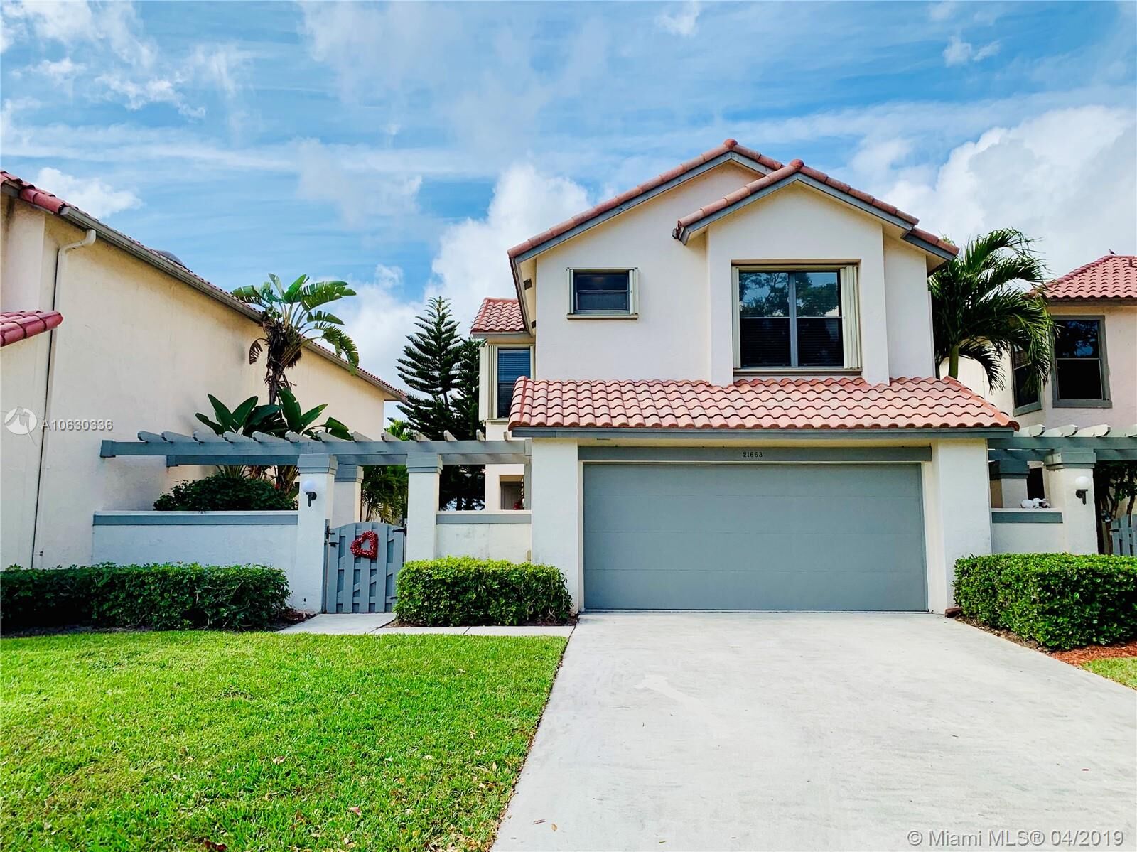 Property Photo: 21663 Cromwell Cir FL 33486