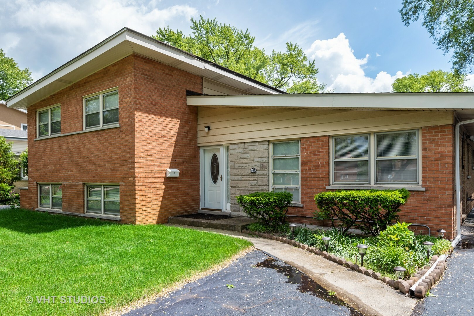 Property Photo:  2515 Wilmette Avenue  IL 60091 