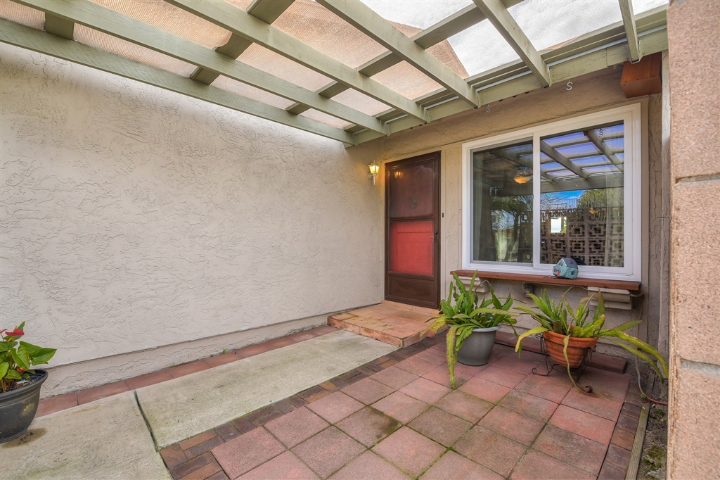 Property Photo:  1405 Temple Heights Dr.  CA 92056 