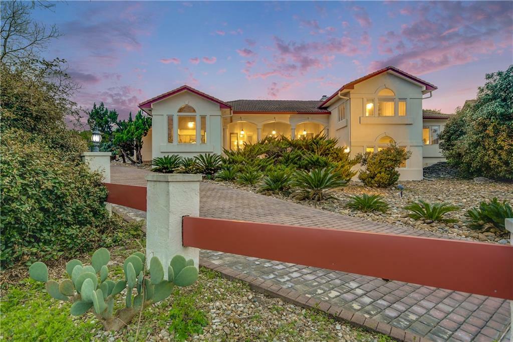 42 Autumn Oaks Drive  Lakeway TX 78738 photo