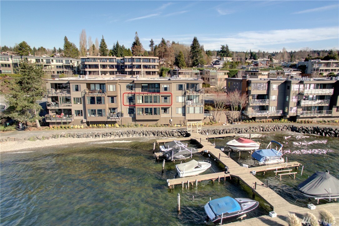 Property Photo: 807 Lake St S 202 WA 98033