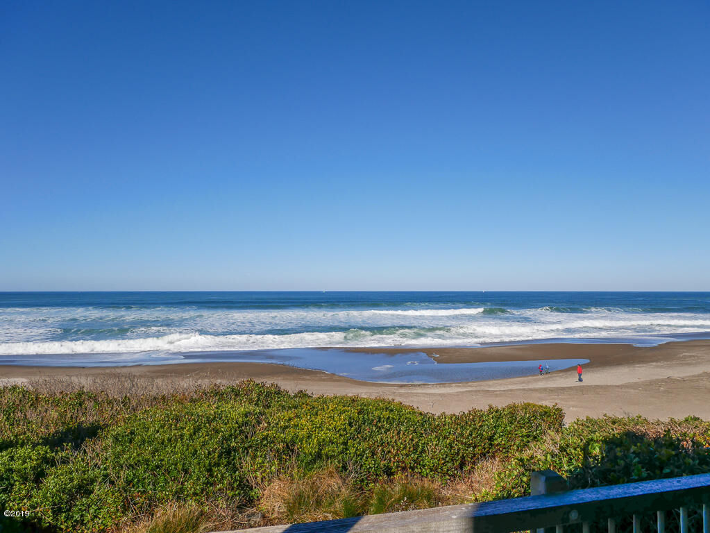Property Photo:  4175 N Hwy 101 E-1  OR 97341