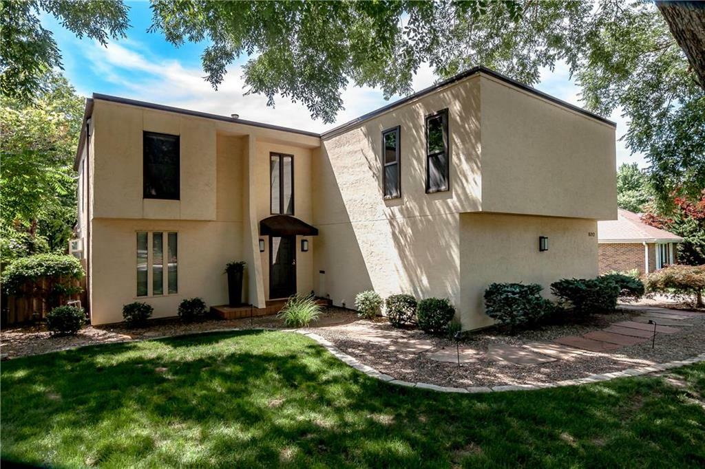 Property Photo:  6212 Hodges Drive  KS 66205 