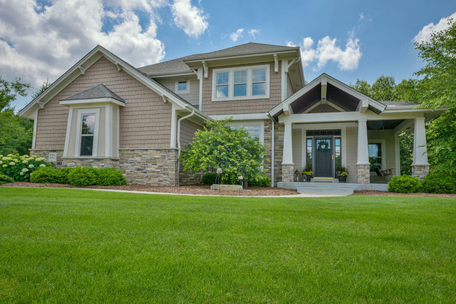 Property Photo: W328s8845 S Oak Tree Dr WI 53149
