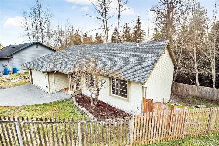 Property Photo:  8906 16th Place SE  WA 98258 