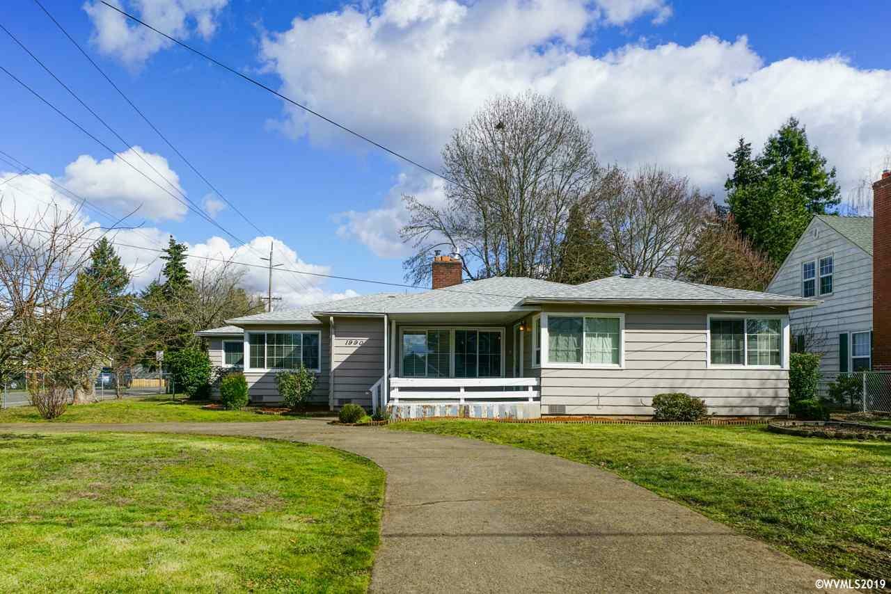 Property Photo: 1990 Park Av NE OR 97301