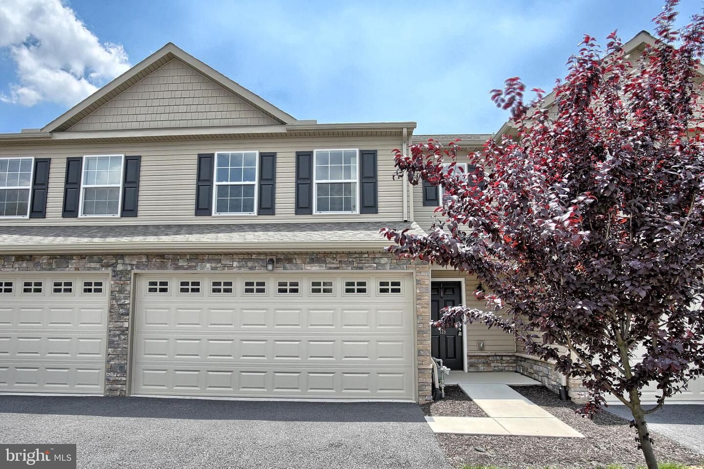 Property Photo: 128 Surrey Court PA 17055